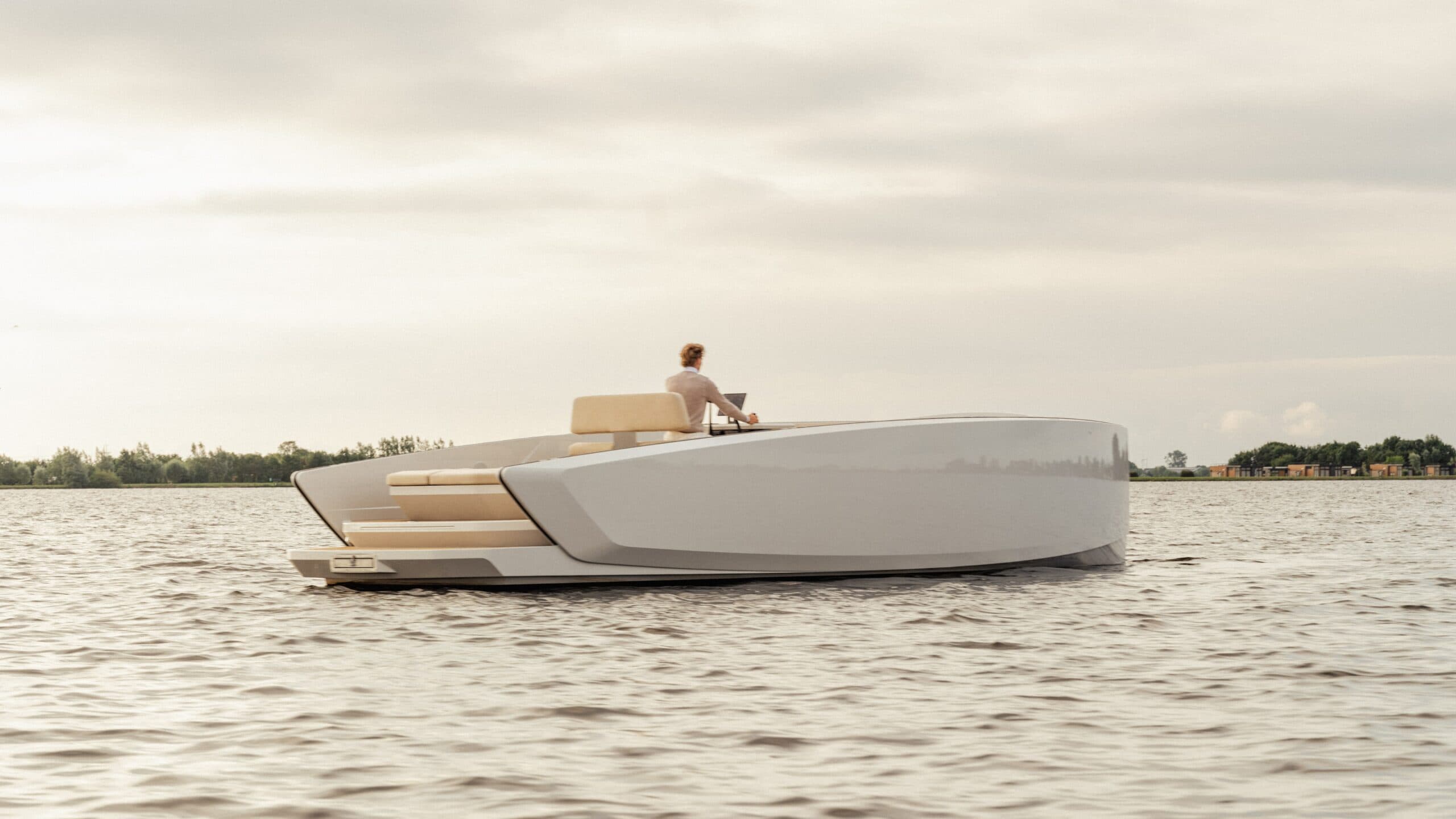 Lumen Yachts E10